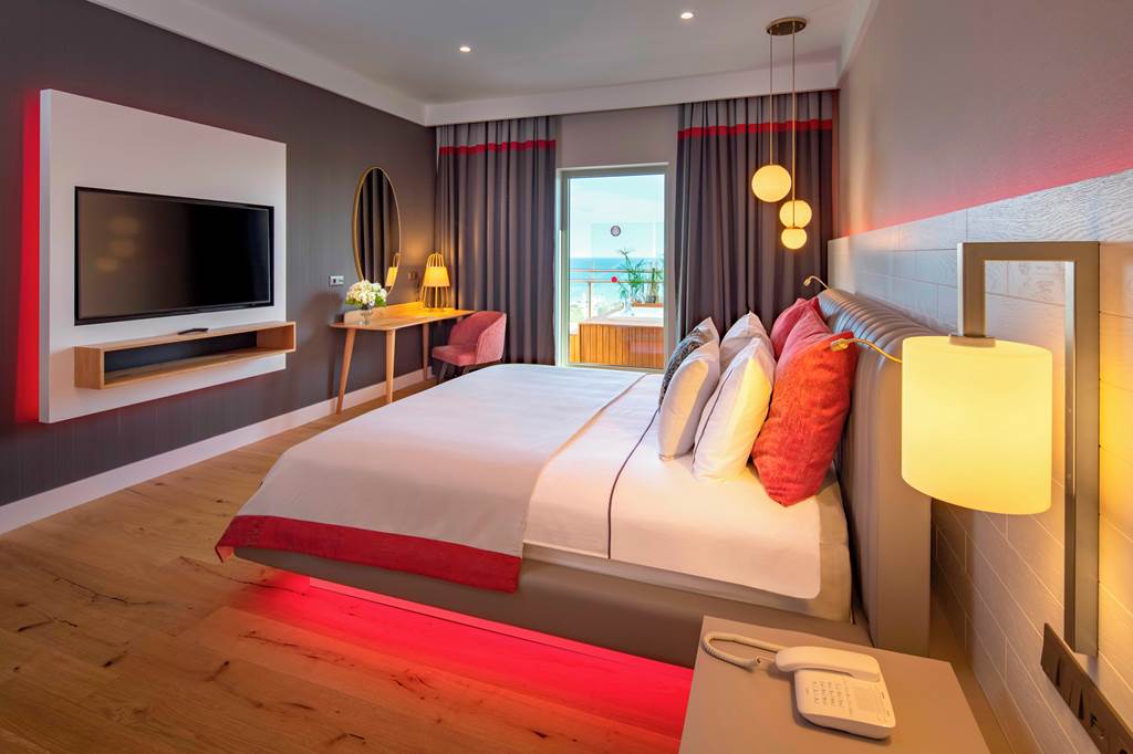 AYT_74038_Barut_Lara_0319_06.jpg
