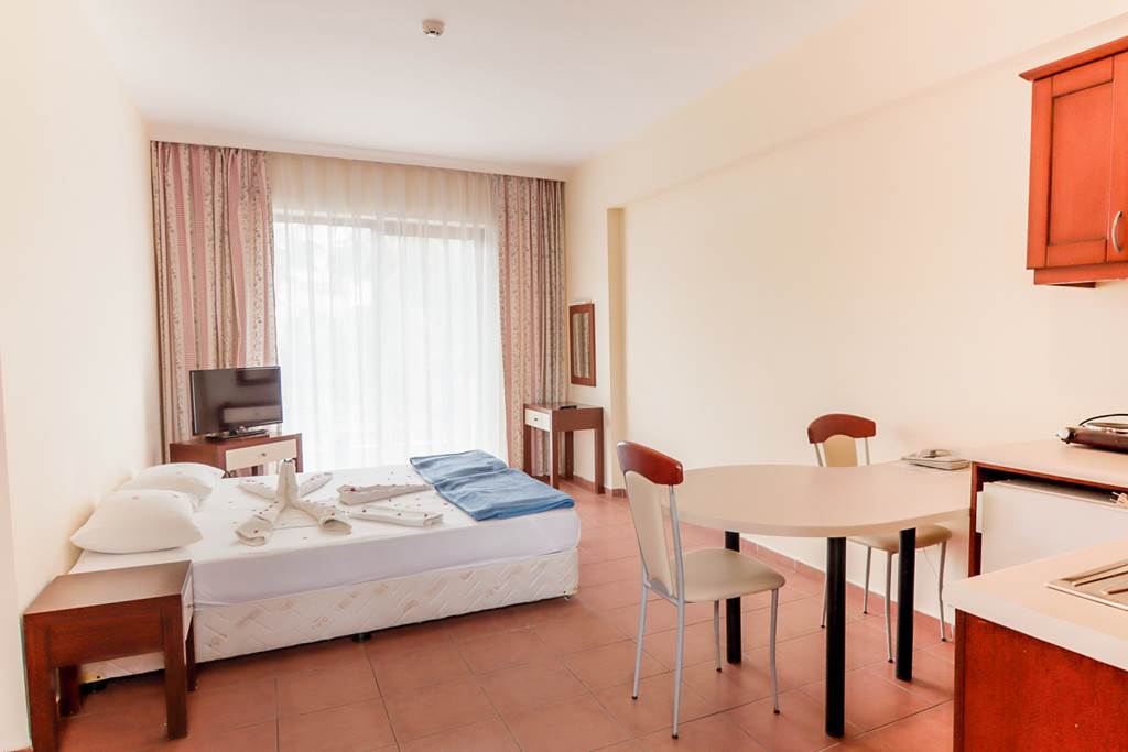 AYT_73428_Lemas_Suite_Hotel_1223_03.jpg