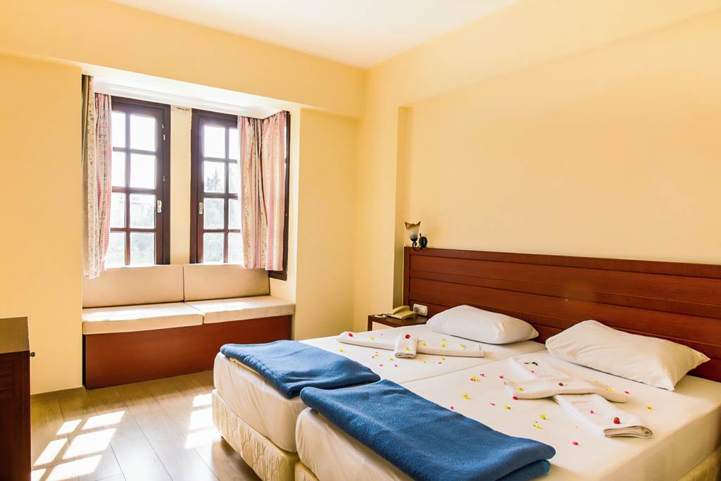 AYT_73428_Lemas_Suite_Hotel_1223_14.jpg