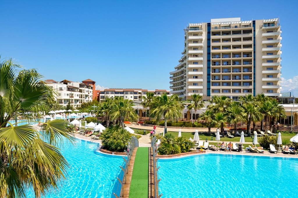 AYT_74038_Barut_Lara_1216_01.jpg
