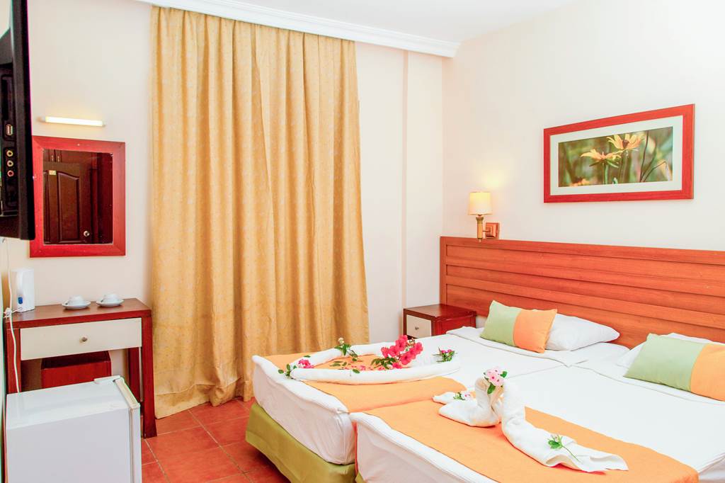 AYT_73428_Lemas_Suite_Hotel_1223_09.jpg