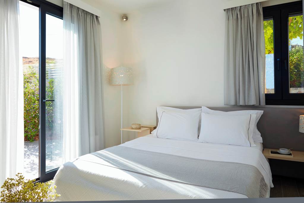 MJT_86483_Eleia_Seafront_Villas_1223_15.jpg