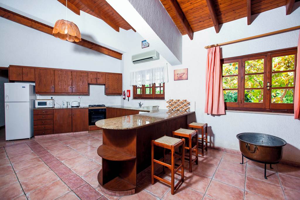 PFO_88905_Z&X_Holiday_Villas_-_Villa_Olive_Grove_1_0125_05.jpg