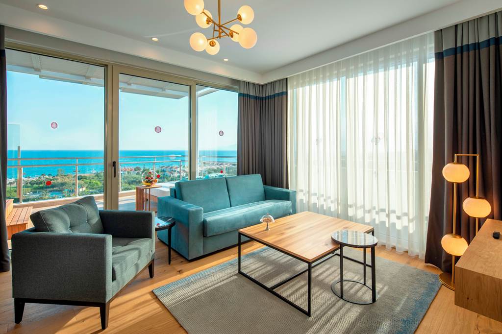 AYT_74038_Barut_Lara_0319_05.jpg
