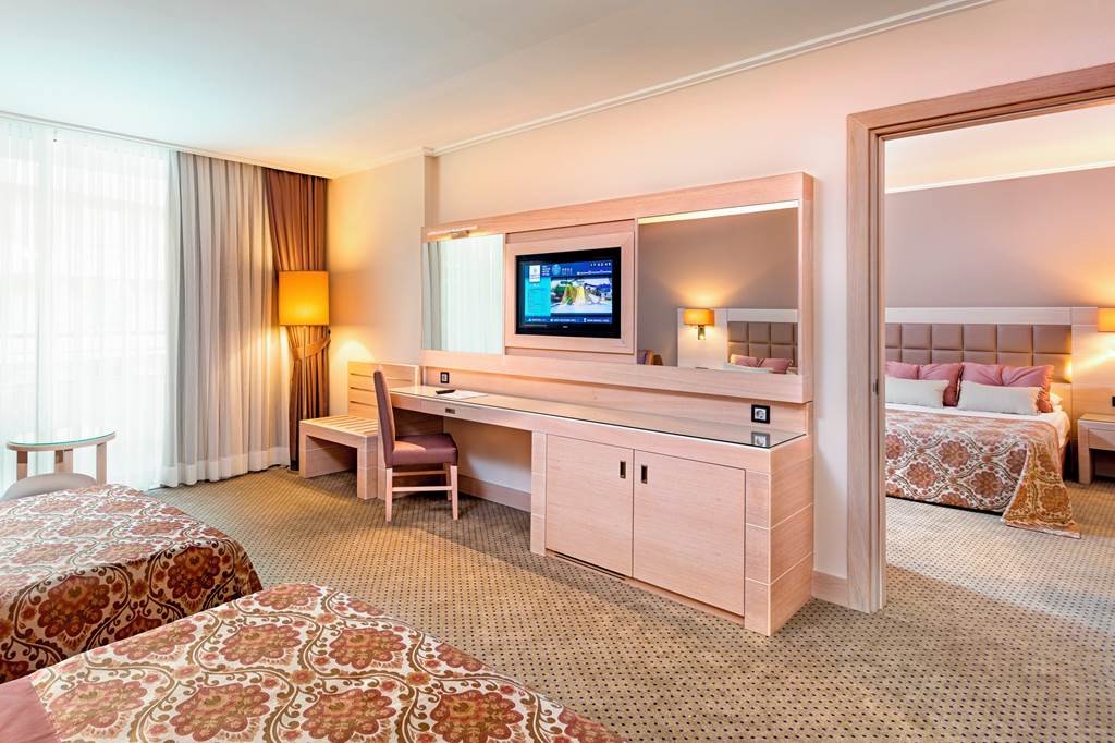 AYT_74510_Miracle_Resort_Hotel_0923_01.jpg