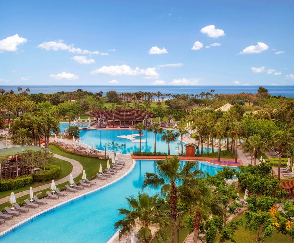 AYT_74038_Lara_Barut_Collection_0622_01.jpg