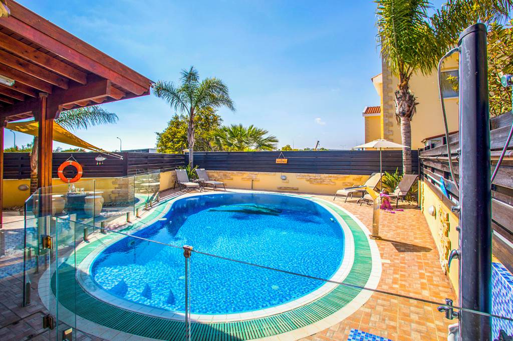 LCA_84969_Tropical_Beach_Villa_0223_04.jpg