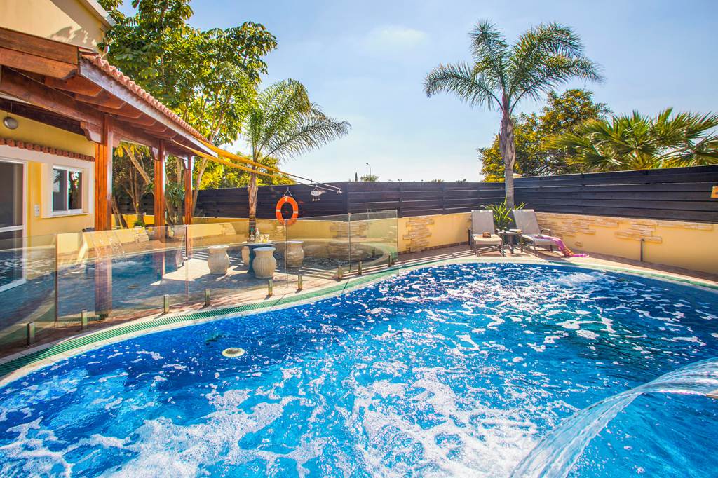 LCA_84969_Tropical_Beach_Villa_0223_16.jpg