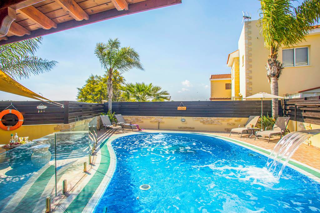 LCA_84969_Tropical_Beach_Villa_0223_03.jpg