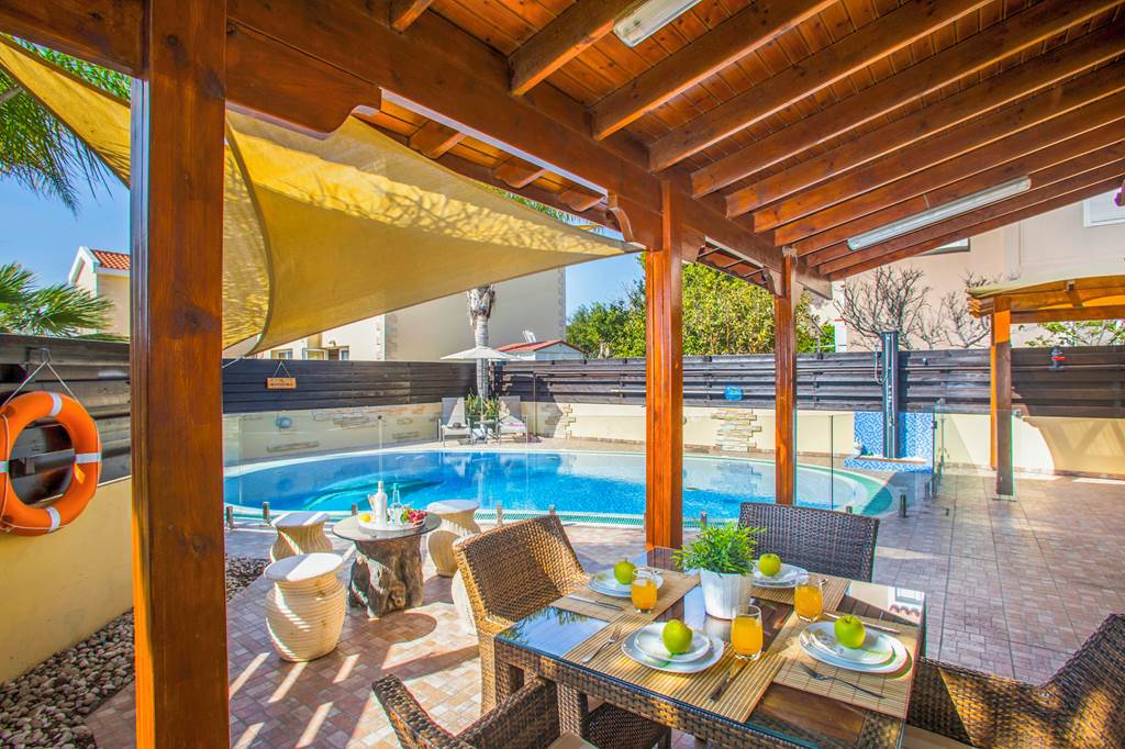 LCA_84969_Tropical_Beach_Villa_0223_17.jpg