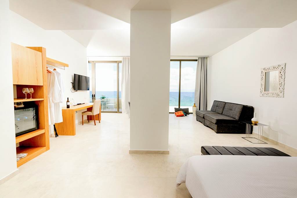 MJT_87092_Mythical_Coast_Wellness_Retreat_1223_02.jpg