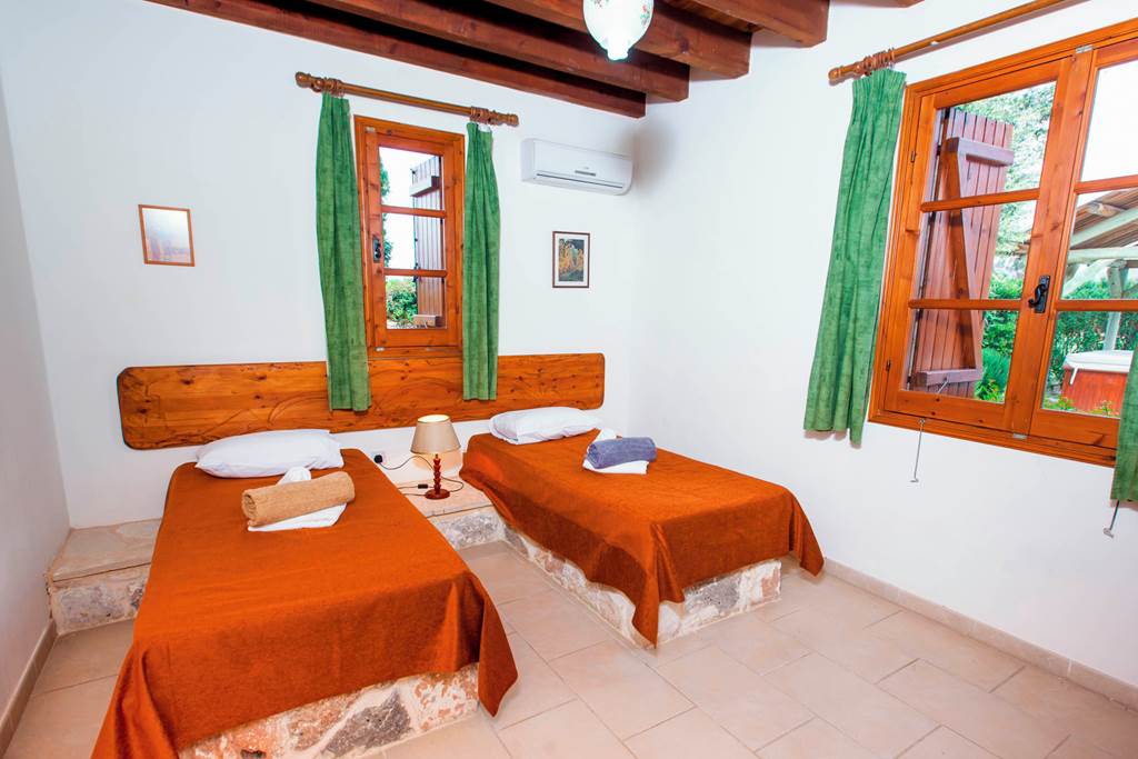 PFO_88906_Z&X_Holiday_Villas_-_Villa_Olive_Grove_3_0125_11.jpg