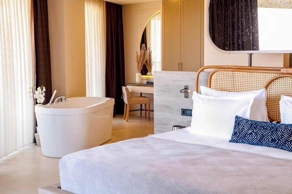 AYT_83315_Liu_Resorts_0722_03.jpg