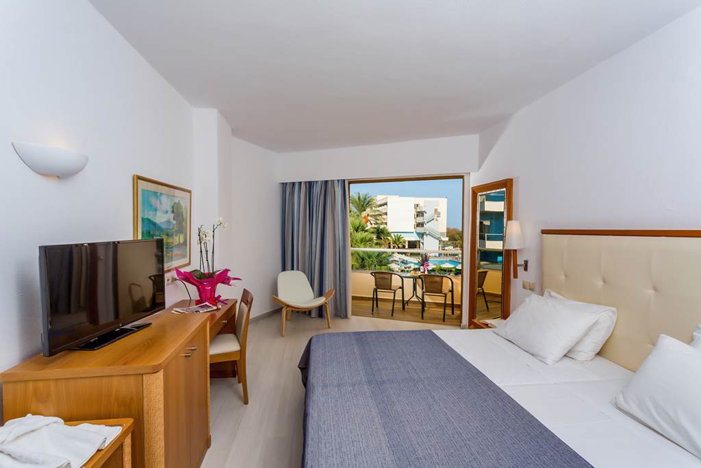 RHO_83418_Blue_Sea_Beach_Resort_1221_15.jpg
