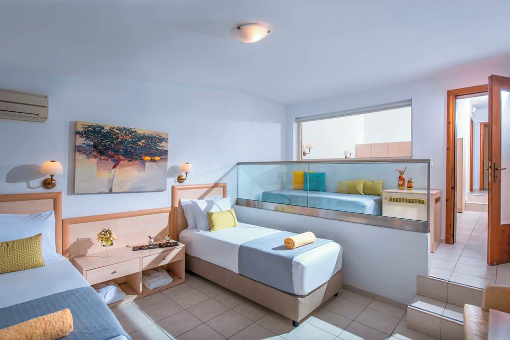 HER_69587_Blue_Bay_Resort_0222_03.jpg