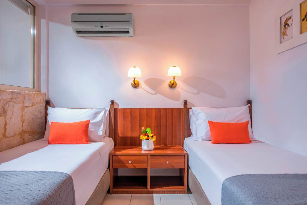 HER_69587_Blue_Bay_Resort_0222_02.jpg
