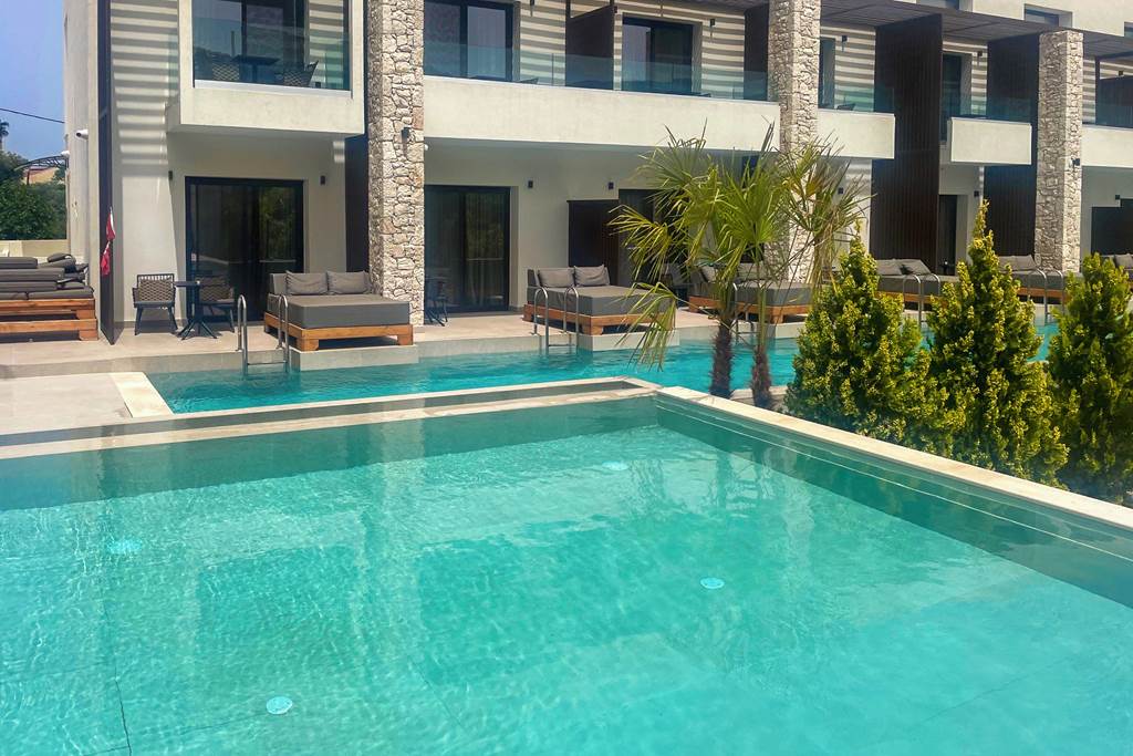 PVK_86309_Lango_Luxury_Living_0624_02.jpg
