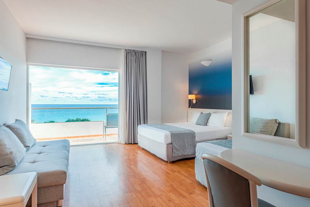RHO_83418_Blue_Sea_Beach_Resort_0423_07.jpg