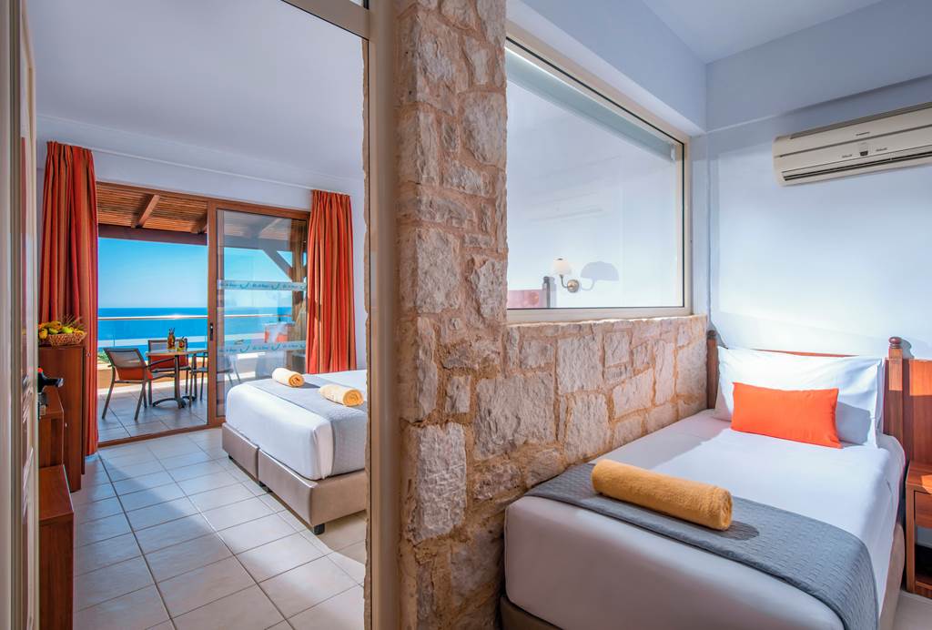 HER_69587_Blue_Bay_Resort_0222_01.jpg