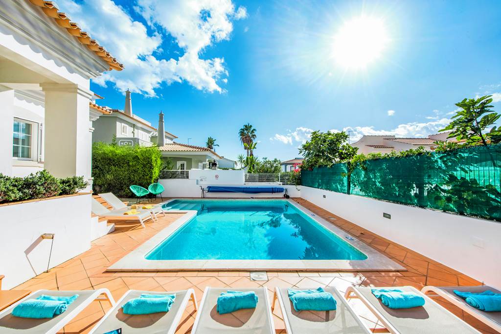 FAO_86640_Villa_Rosaline_Vista_1223_03.jpg