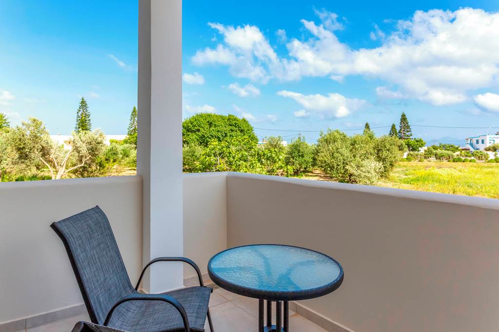 KGS_77924_Yiannis_The_Beekeeper_Apartments_0519_20.jpg