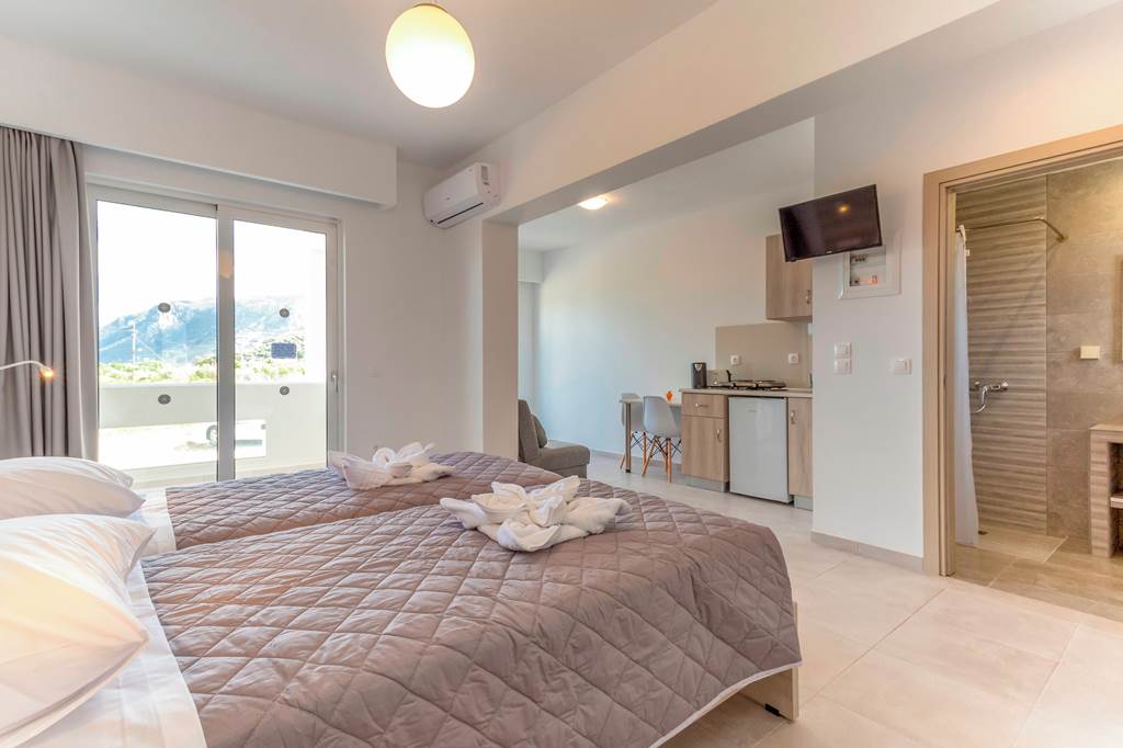 KGS_77924_Yiannis_The_Beekeeper_Apartments_0519_16.jpg