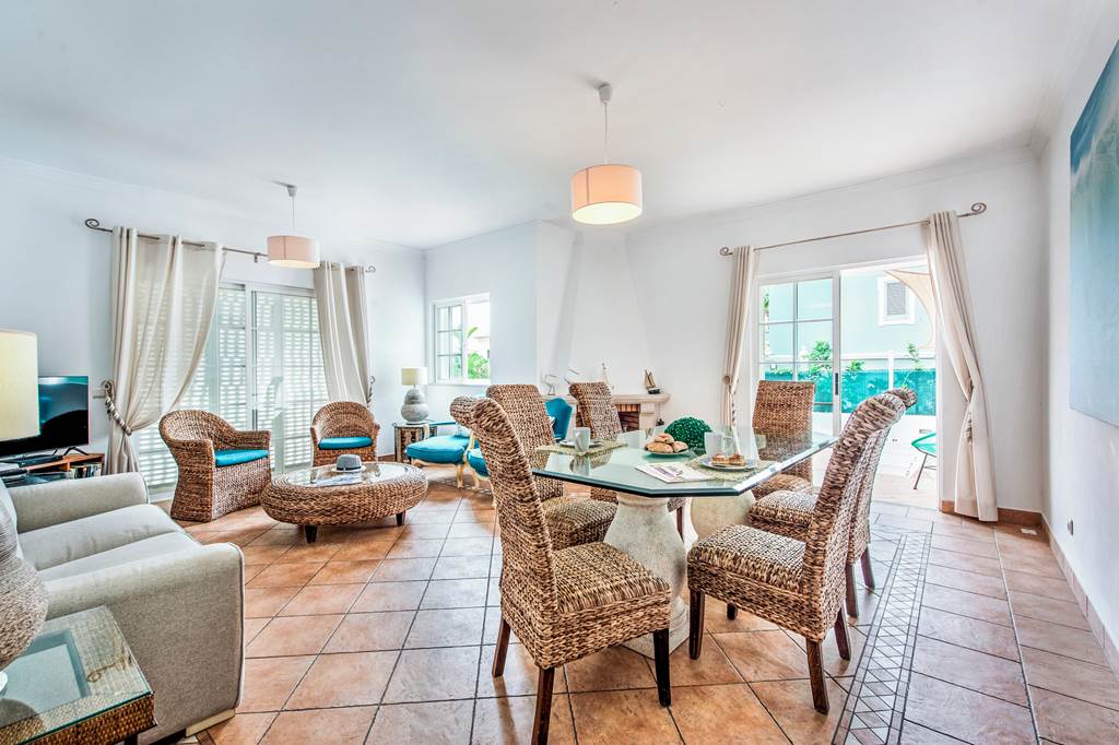 FAO_86640_Villa_Rosaline_Vista_1223_08.jpg