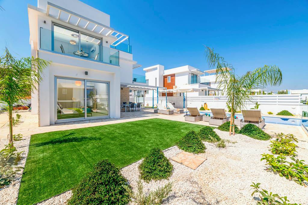 LCA_87544_Villa_Mylos_Lifestyle_Seaview_21_0424_05.jpg