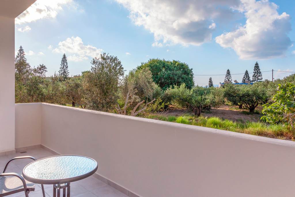 KGS_77924_Yiannis_The_Beekeeper_Apartments_0519_15.jpg