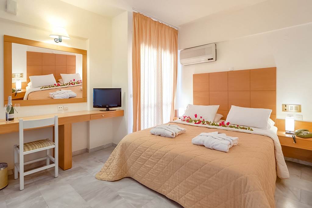 HER_77380_Mare_Htl_Apts_1117_04.jpg
