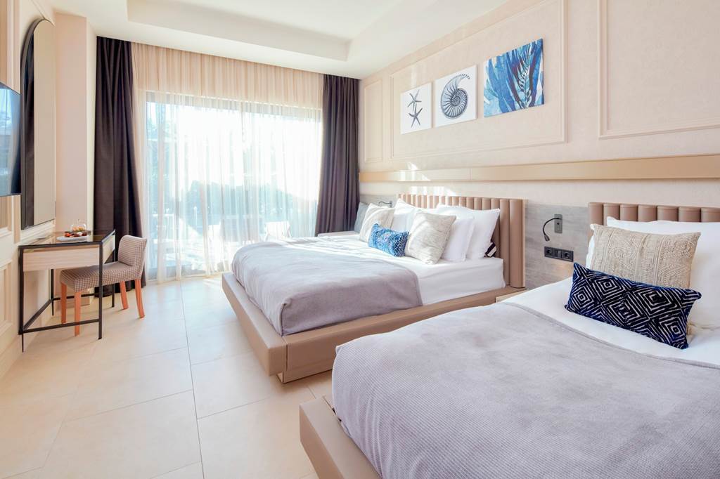 AYT_83315_Liu_Resorts_1221_03.jpg