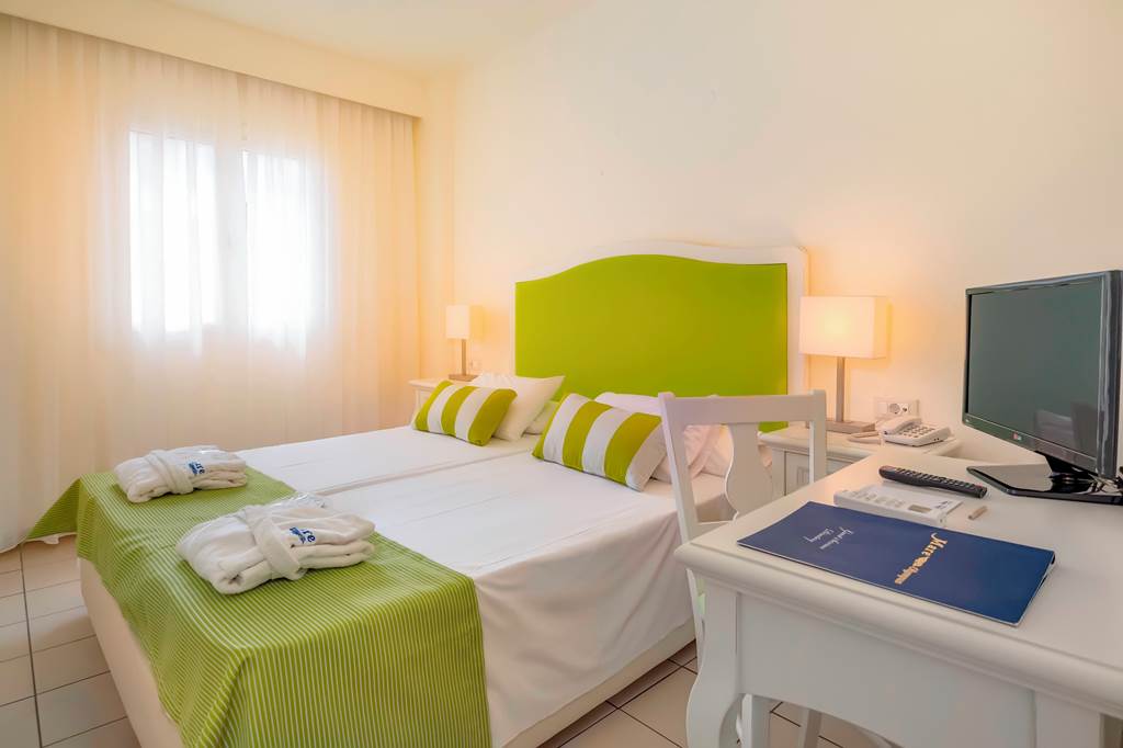 HER_77380_Mare_Hotel_Apartments_0819_04.jpg