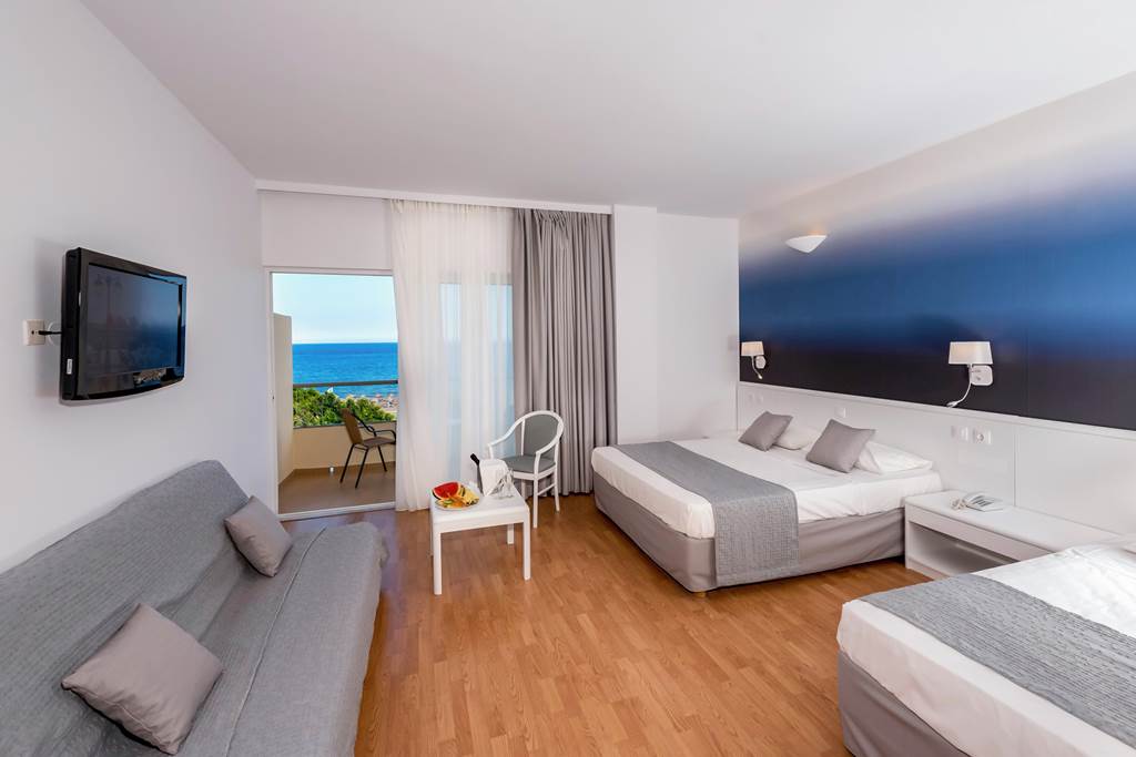 RHO_83418_Blue_Sea_Beach_Resort_1221_16.jpg