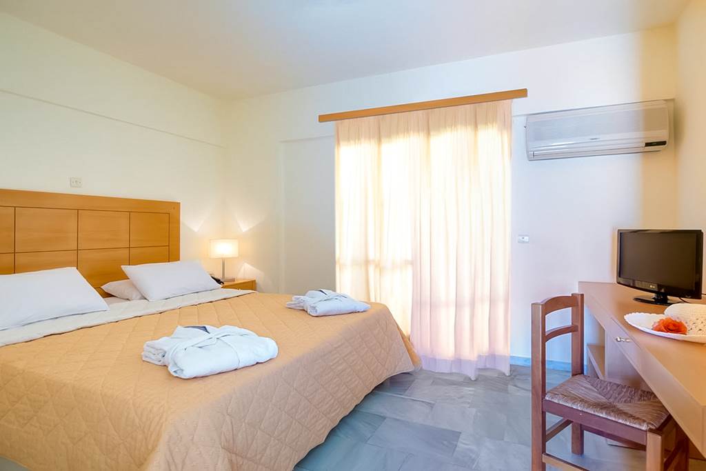 HER_77380_Mare_Htl_Apts_1117_05.jpg