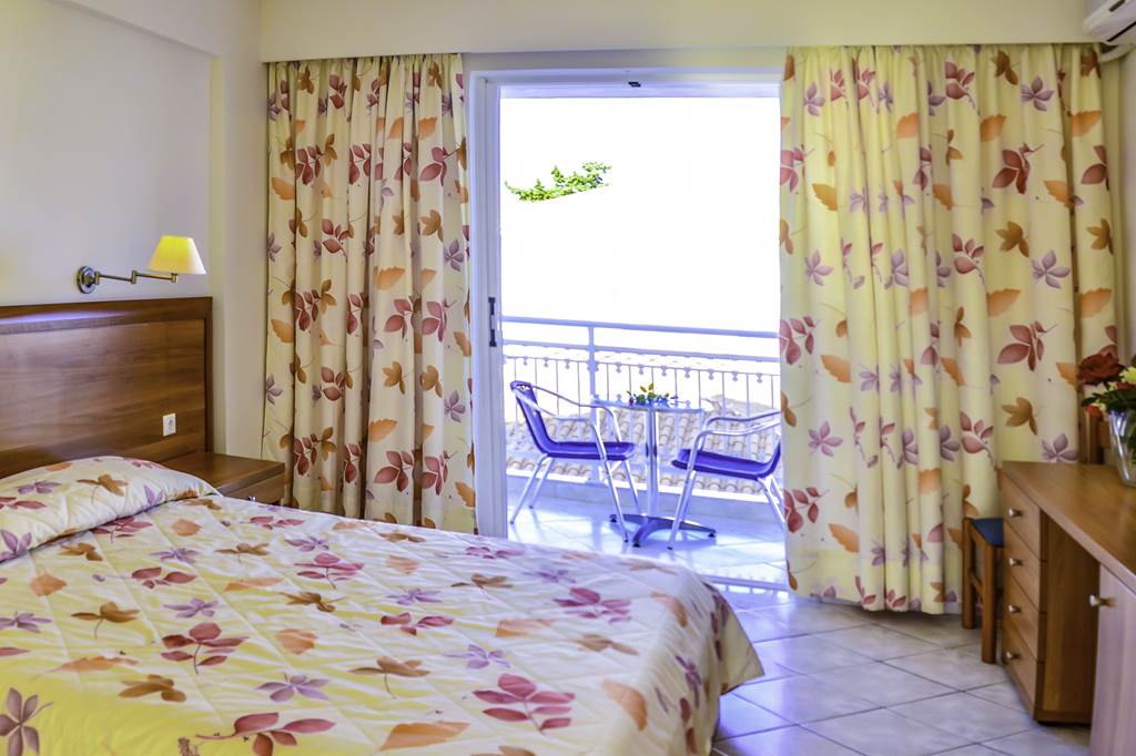 ZTH_70799_Meridien_Beach_0222_18.jpg