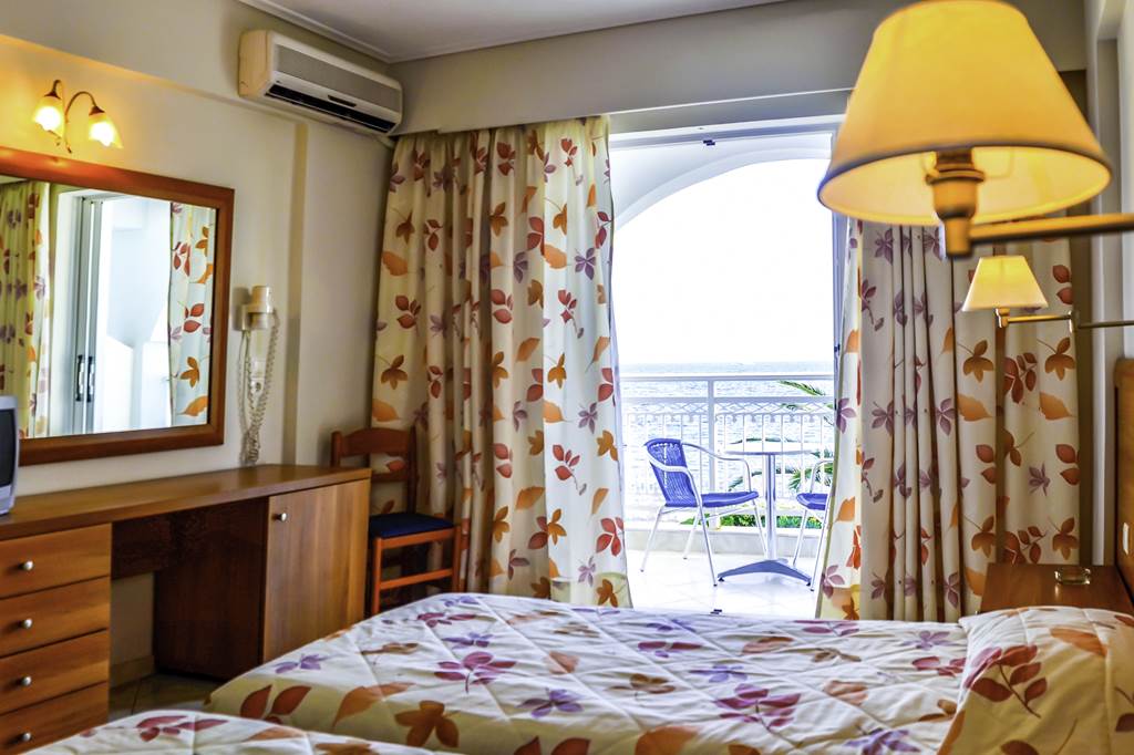 ZTH_70799_Meridien_Beach_0222_17.jpg