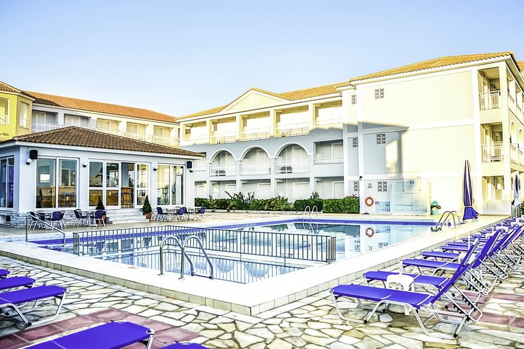 ZTH_70799_Meridien_Beach_0222_14.jpg