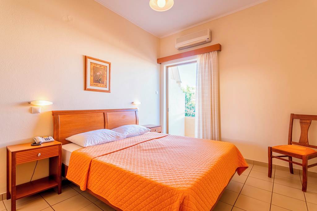 KLX_81352_Stoupa_Hotel_1121_06.jpg