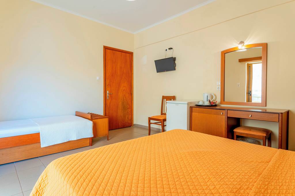 KLX_81352_Stoupa_Hotel_1121_04.jpg