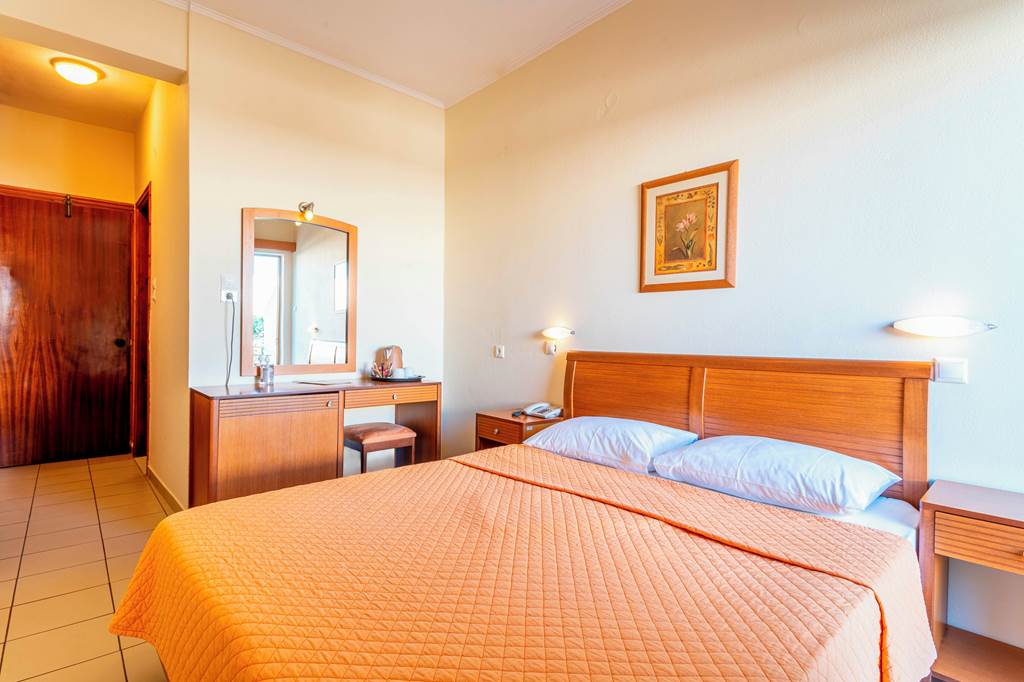 KLX_81352_Stoupa_Hotel_1121_07.jpg
