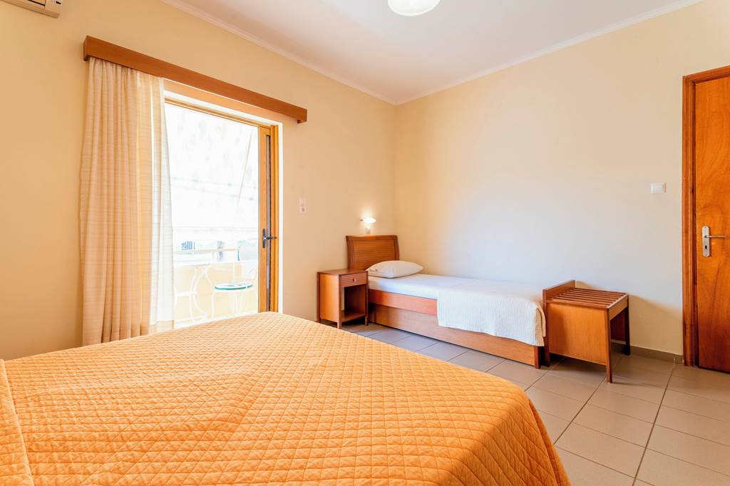 KLX_81352_Stoupa_Hotel_1121_03.jpg