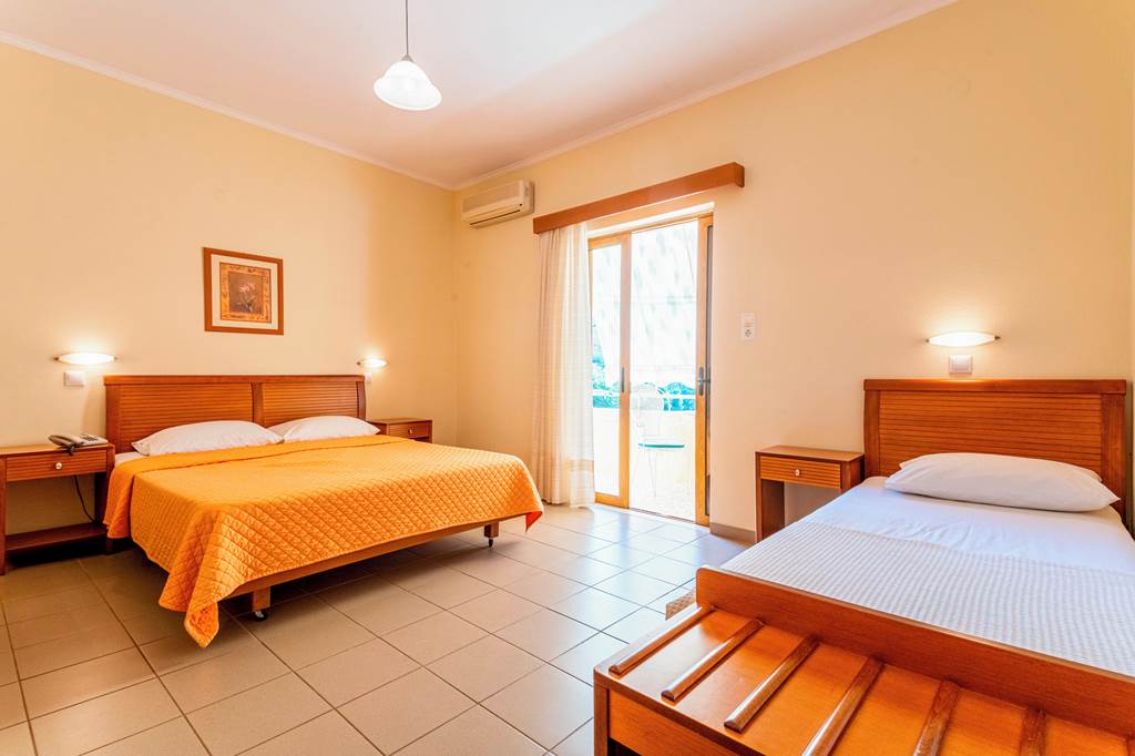 KLX_81352_Stoupa_Hotel_1121_02.jpg