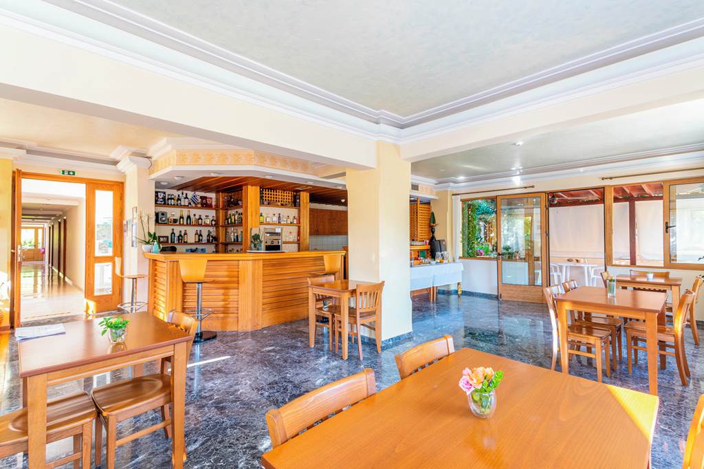 KLX_81352_Stoupa_Hotel_1121_08.jpg