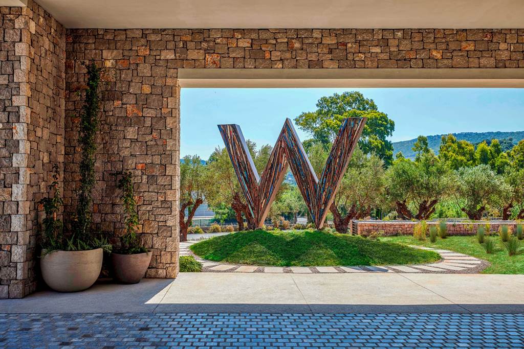KLX_85207_W_Costa_Navarino_0323_18.jpg