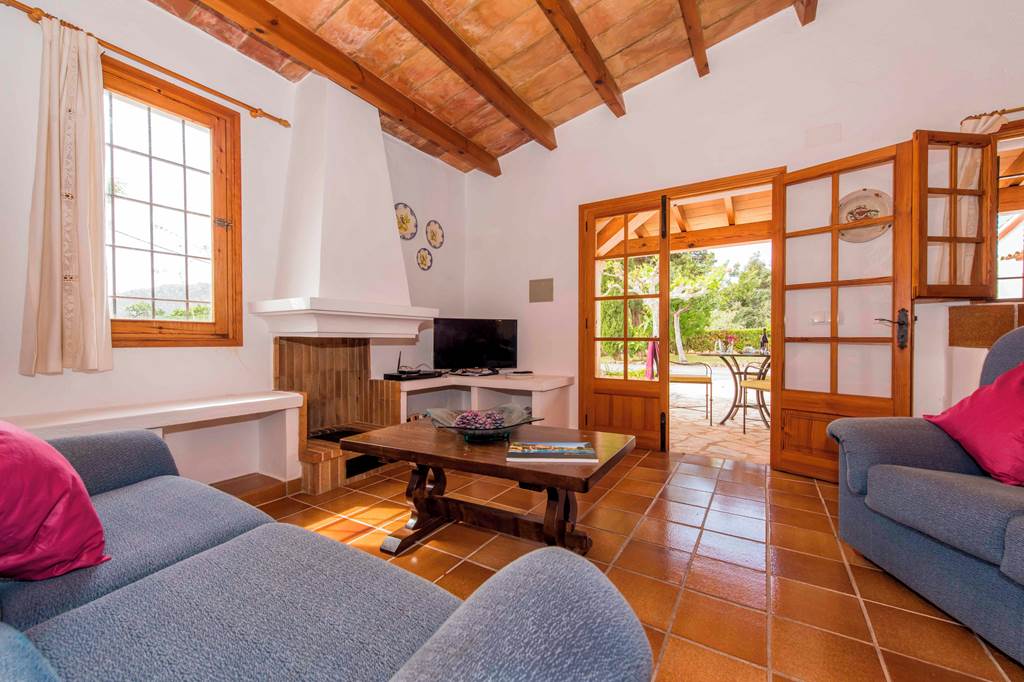 PMI_81774_Villa_Can_Cuxach_1219_01.jpg