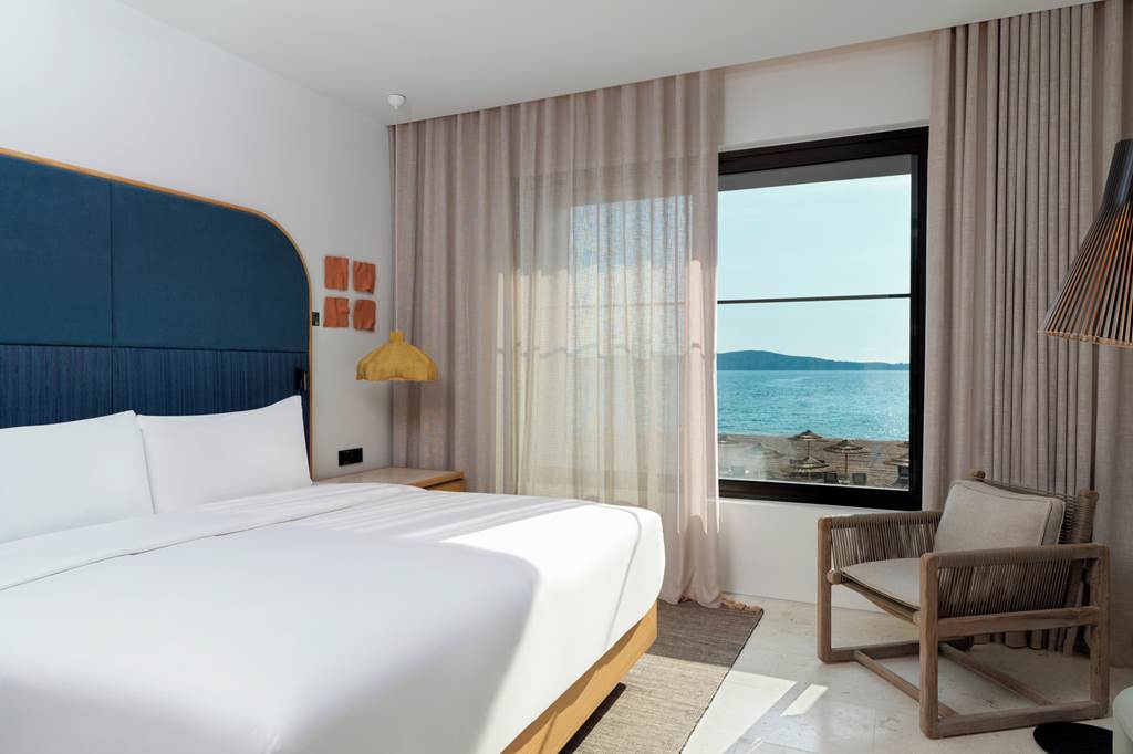 KLX_85207_W_Costa_Navarino_0325_05.jpg