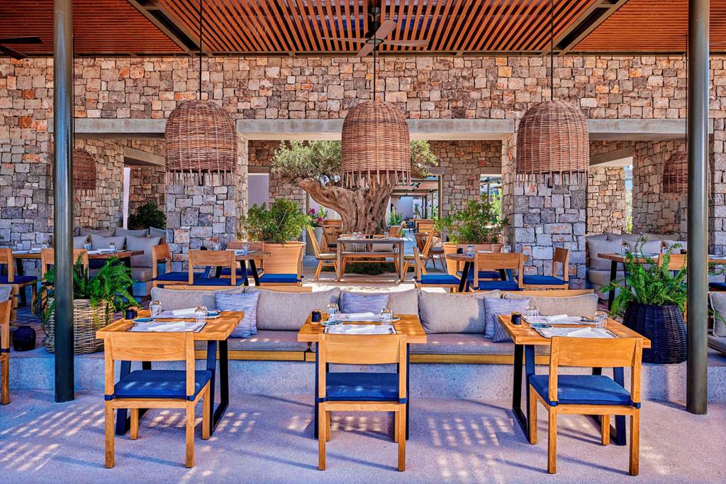 KLX_85207_W_Costa_Navarino_0323_22.jpg