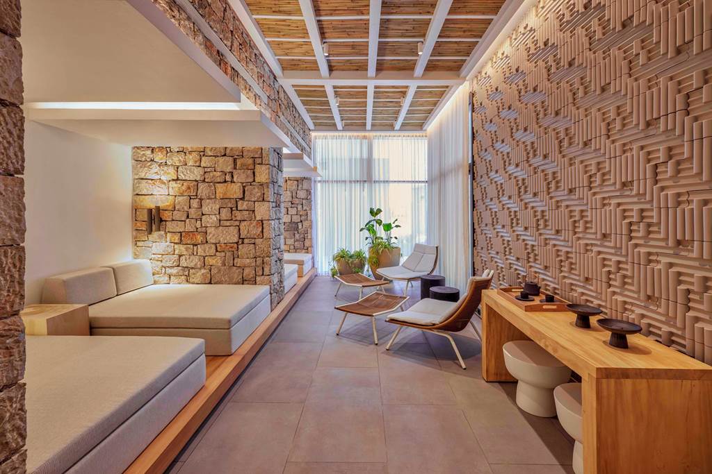 KLX_85207_W_Costa_Navarino_0323_11.jpg