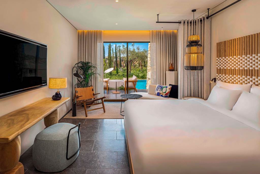 KLX_85207_W_Costa_Navarino_0323_39.jpg