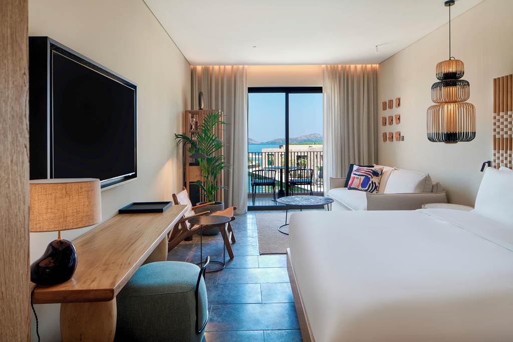 KLX_85207_W_Costa_Navarino_1023_04.jpg